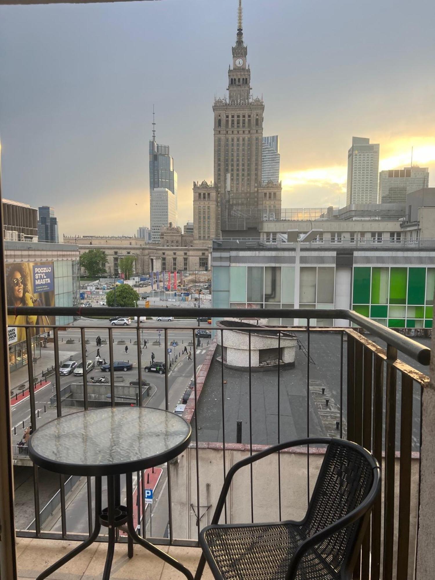 Ohmyhome-Zlota View Apartment Warszawa Zewnętrze zdjęcie